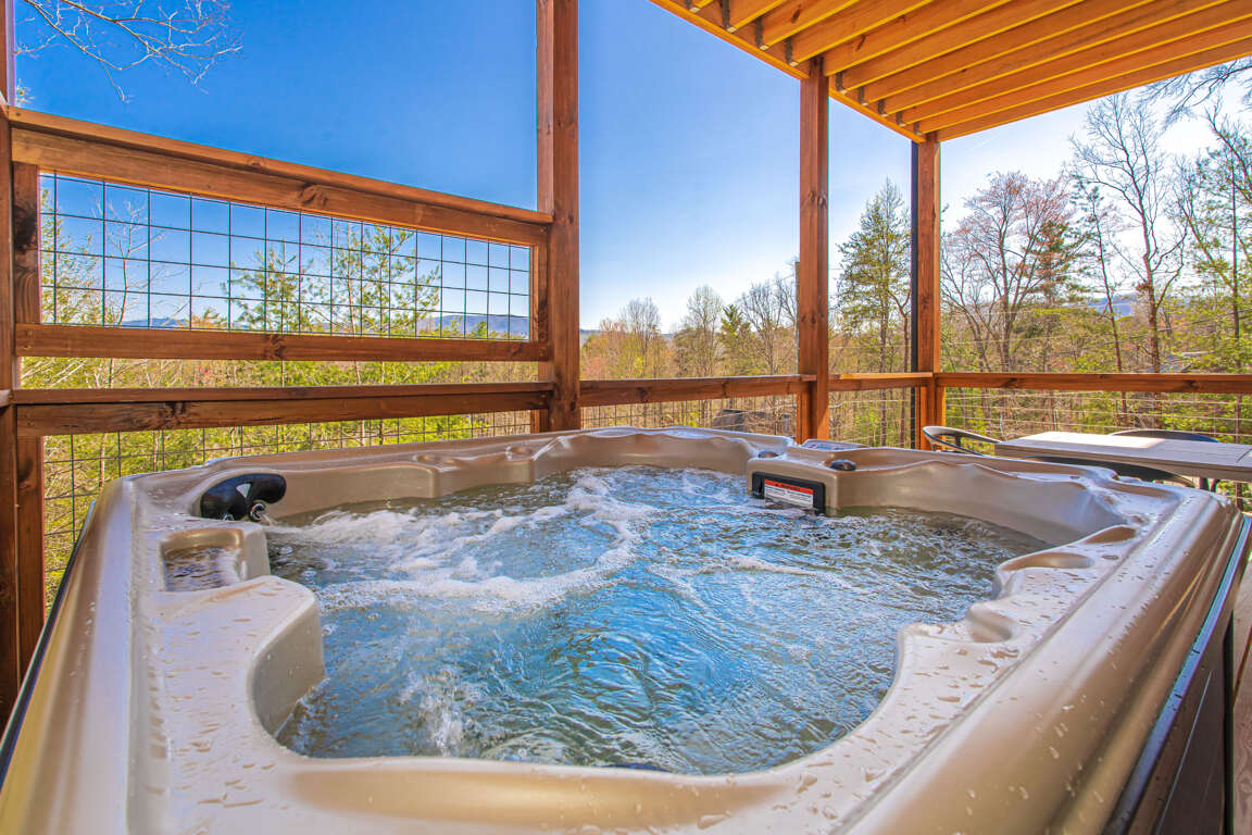 Hot Tubs in 4 Bedroom Rentals Sevierville TN  